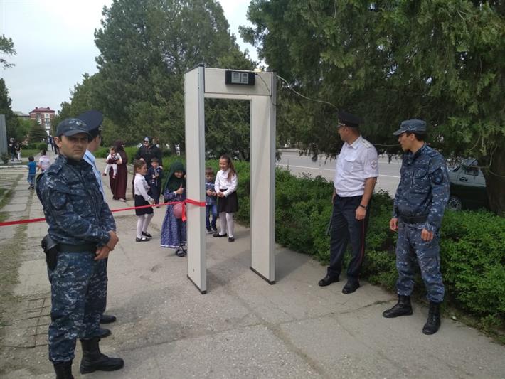Росгвардейцы обеспечили безопасность во время первомайских праздников в Дагестане 