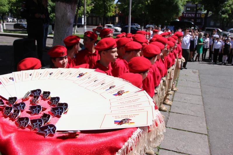 Росгвардейцы поздравили владикавказских школьников со вступлением в ряды «Юнармии»
