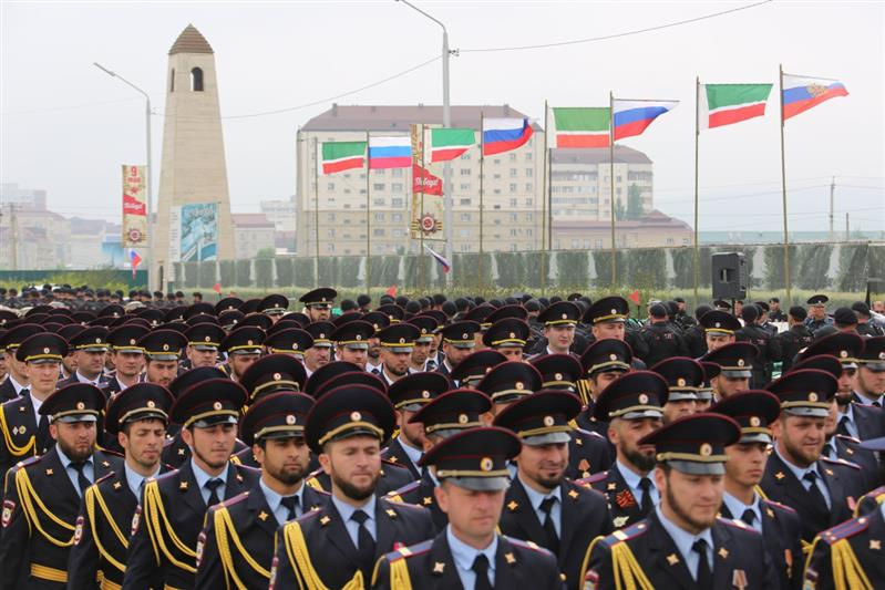 Сотрудники и военнослужащие Росгвардии приняли  участие в генеральной репетиции парада Победы в Грозном (фото, видео)