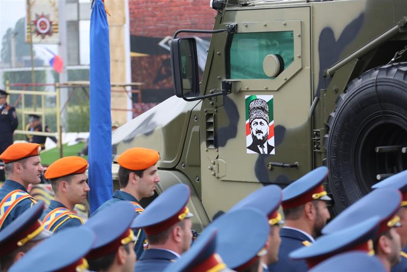 Сотрудники и военнослужащие Росгвардии приняли  участие в генеральной репетиции парада Победы в Грозном (фото, видео)