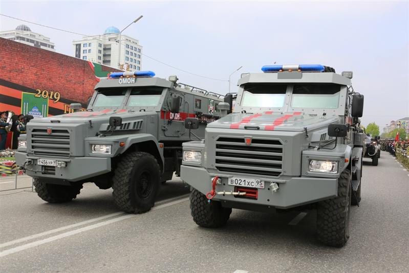 Сотрудники и военнослужащие Росгвардии приняли  участие в генеральной репетиции парада Победы в Грозном (фото, видео)