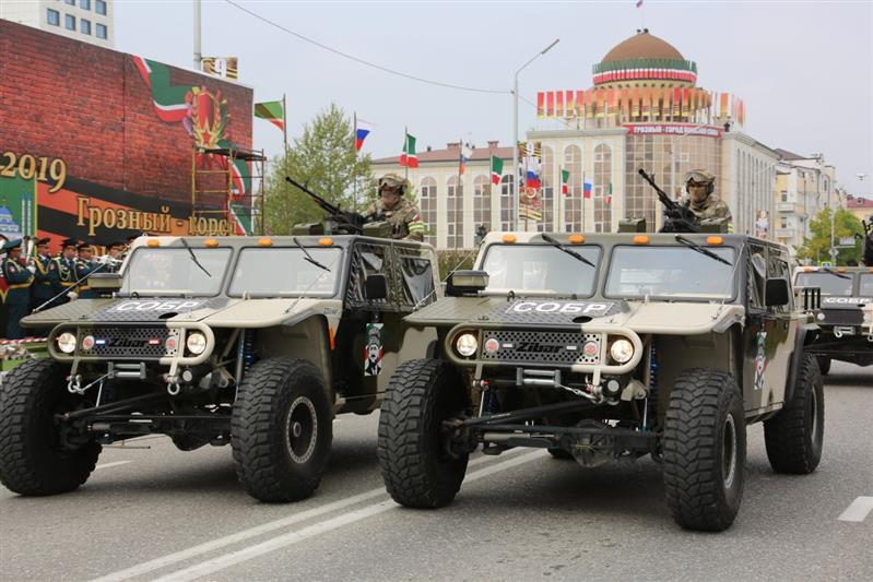 Сотрудники и военнослужащие Росгвардии приняли  участие в генеральной репетиции парада Победы в Грозном (фото, видео)