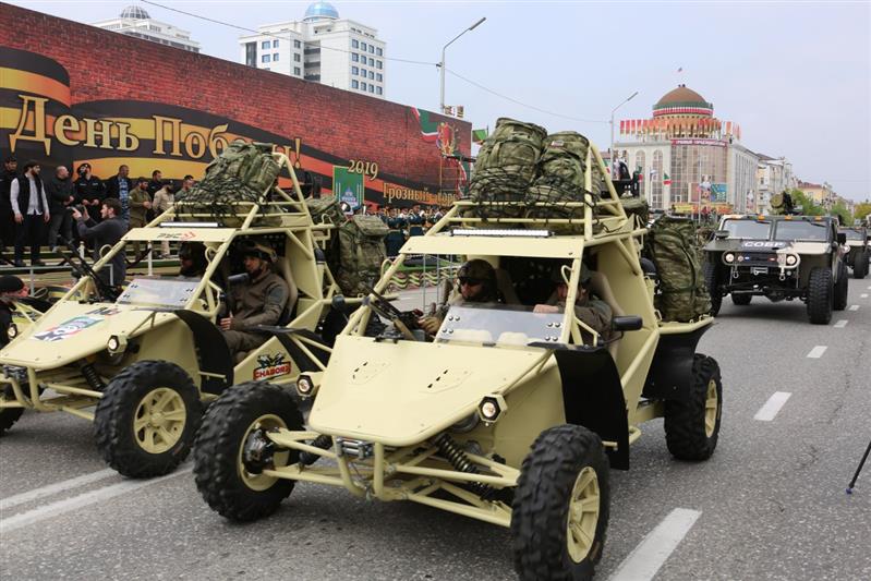 Сотрудники и военнослужащие Росгвардии приняли  участие в генеральной репетиции парада Победы в Грозном (фото, видео)
