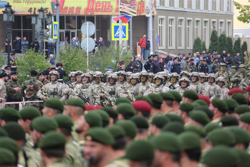 Сотрудники и военнослужащие Росгвардии приняли  участие в генеральной репетиции парада Победы в Грозном (фото, видео)