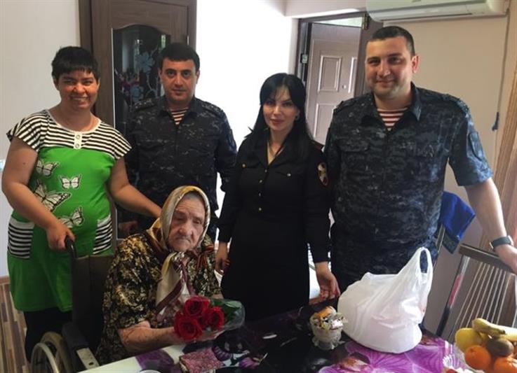 Дагестанские росгвардейцы поздравили ветеранов с Днем Победы 