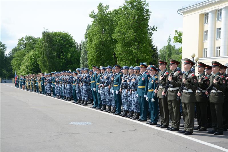 Учебному центру дивизии имени Дзержинского вручено Боевое знамя 