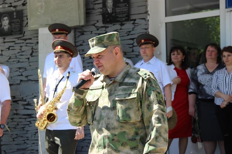 Росгвардейцы поздравили владикавказских школьников со вступлением в ряды «Юнармии»