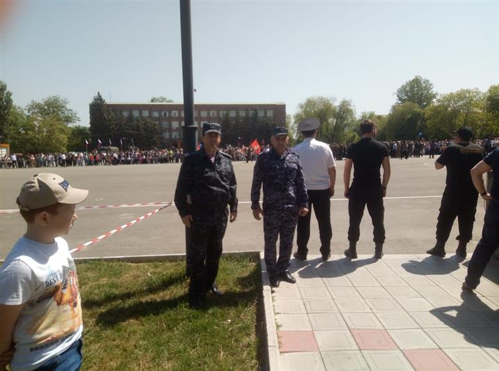 Более 500 росгвардейцев обеспечили безопасность во время празднования Дня Победы в Дагестане