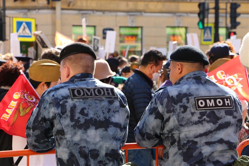 Сотрудники и военнослужащие Росгвардии обеспечили правопорядок при проведении в Санкт-Петербурге праздничных мероприятий, посвященных Дню Победы