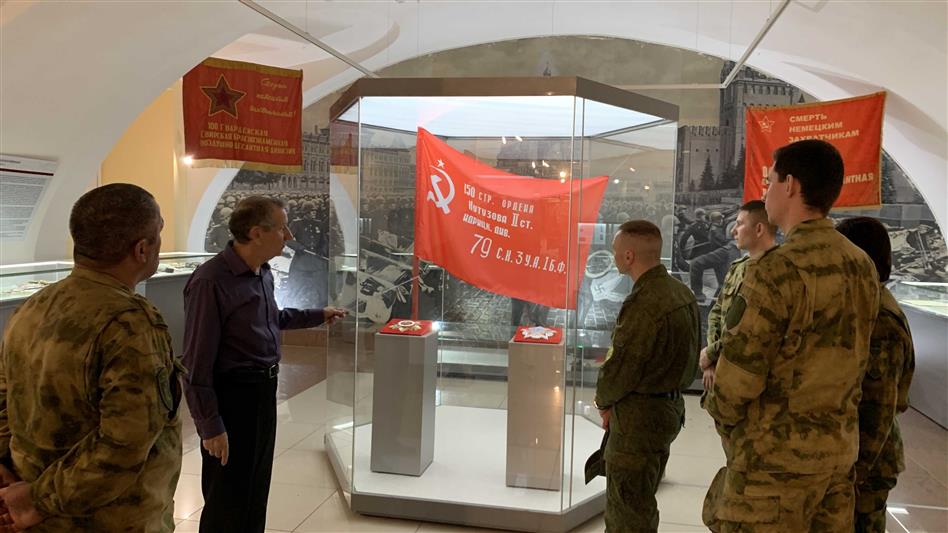 В Рязани военнослужащие Росгвардии посетили музей истории ВДВ