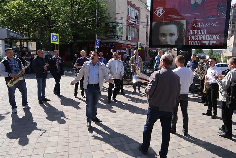 В Пятигорске прошел флешмоб Росгвардии, посвященный Дню Победы (фото, видео)