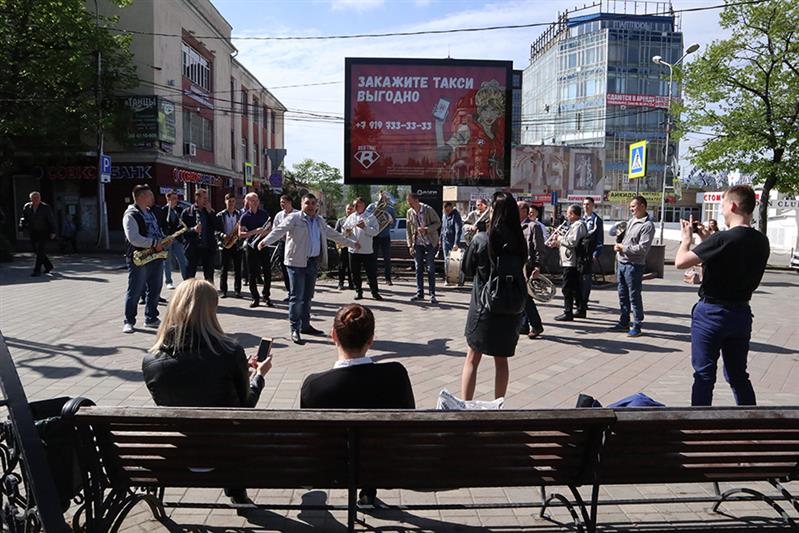 В Пятигорске прошел флешмоб Росгвардии, посвященный Дню Победы (фото, видео)