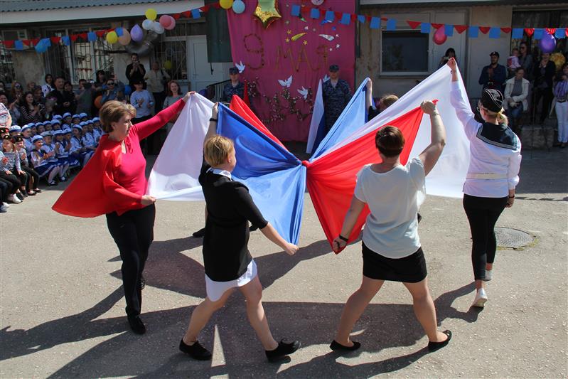 Представитель Росгвардии принял детский парад Победы в Севастополе
