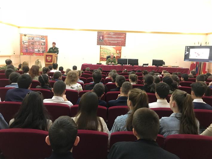 Во владикавказском соединении Росгвардии состоялось патриотическое мероприятие для школьников