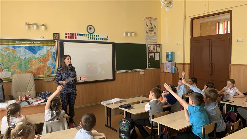 Росгвардейцы провели Урок безопасности для младшеклассников рязанской школы