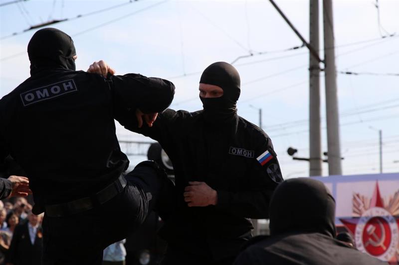 Бойцы челябинского ОМОН на транспорте приняли участие в акции «Бессмертный цех» 