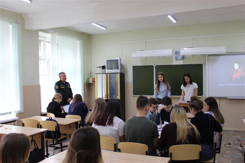 Росгвардейцы провели для сыктывкарских школьников открытый урок истории, посвященный жизненному пути Евграфа Комаровского