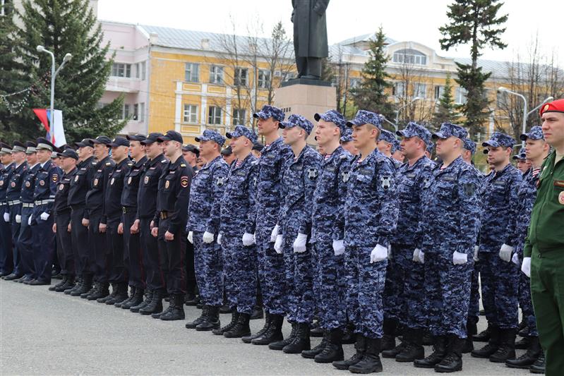 Росгвардейцев наградили на общегородском гарнизонном разводе правоохранительных органов города Йошкар-Олы