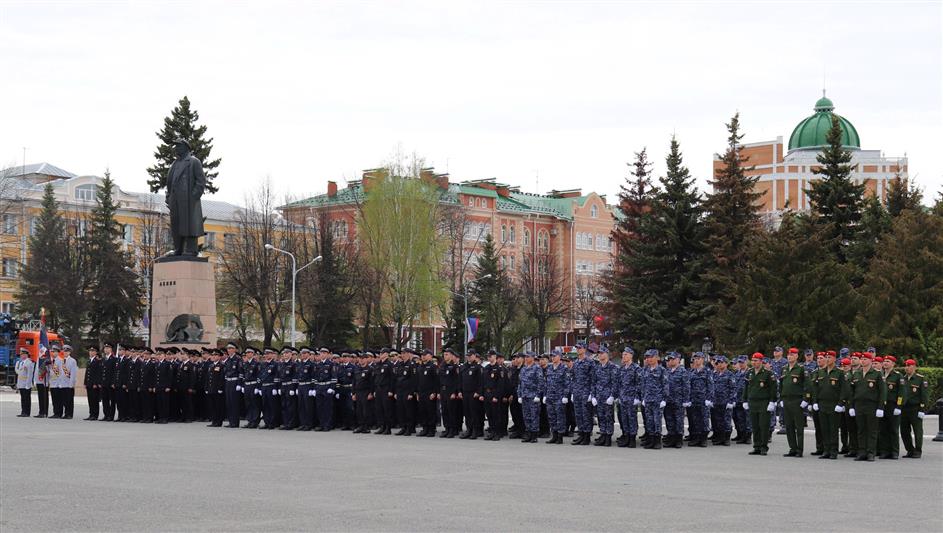 Росгвардейцев наградили на общегородском гарнизонном разводе правоохранительных органов города Йошкар-Олы