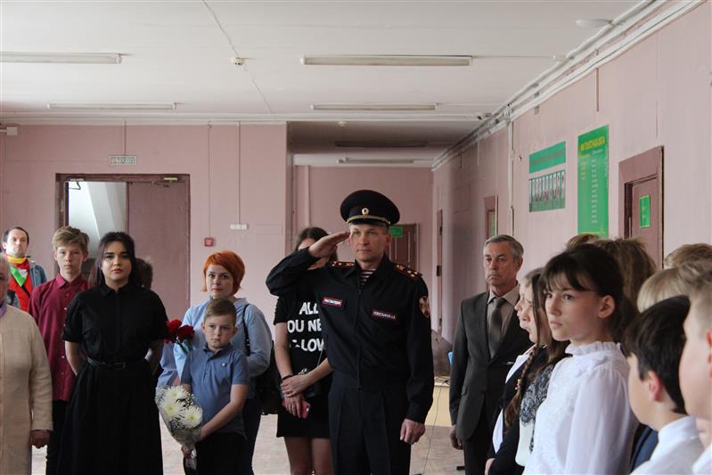 Подвиг павших бойцов войск правопорядка увековечили в Белгороде и Владимире 