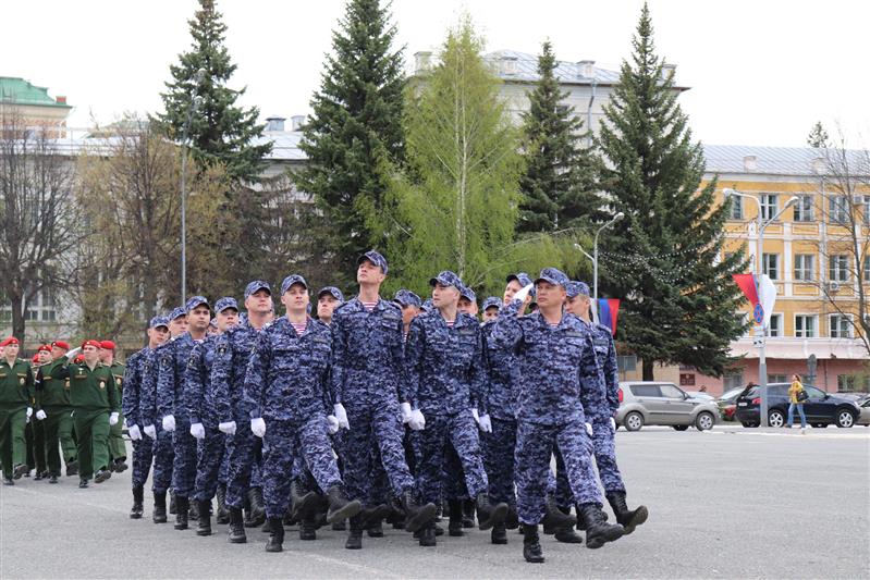 Росгвардейцев наградили на общегородском гарнизонном разводе правоохранительных органов города Йошкар-Олы