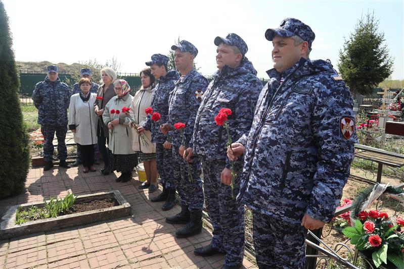 Сотрудники московского областного управления Росгвардии продолжают акцию «На страже Памяти» 