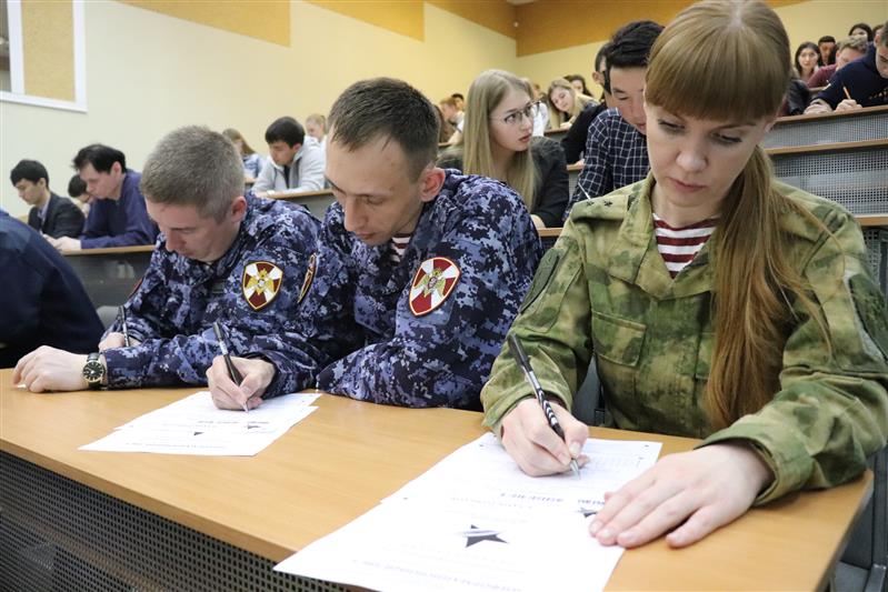 Росгвардейцы Марий Эл написали «Диктант Победы» 