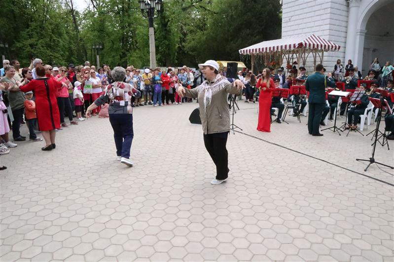 В городах-курортах Кавказских Минеральных Вод состоялась акция Росгвардии «Мелодии Победы» (фото, видео)