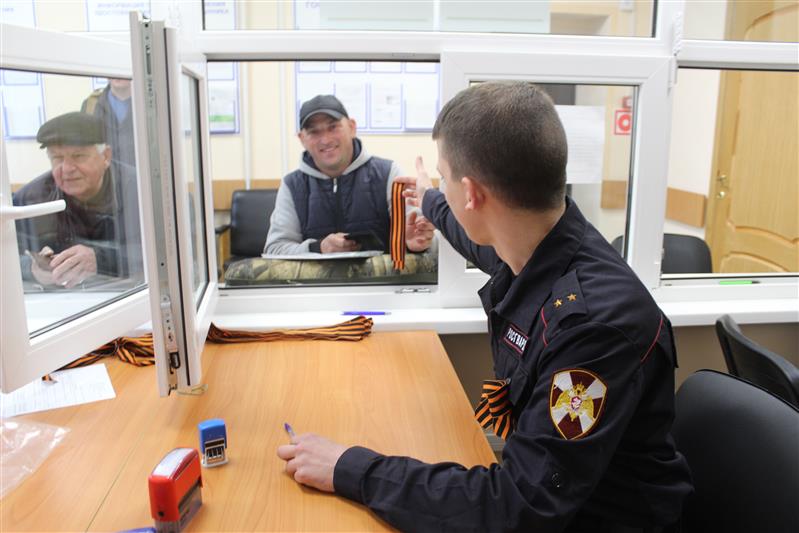 Псковские росгвардейцы подключились к всероссийской акции «Георгиевская лента»
