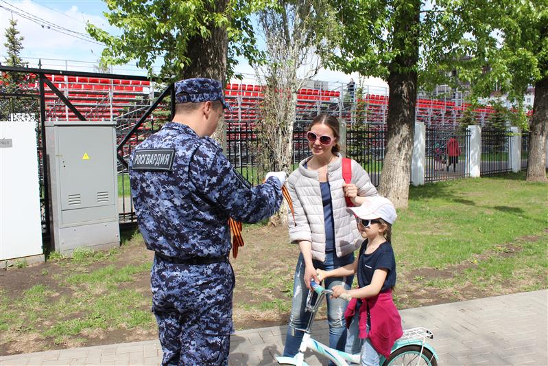 Самарские росгвардейцы присоединилась к акции «Георгиевская лента»