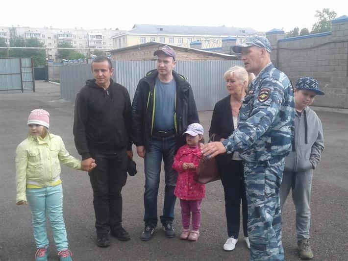 Томский центр кинологической службы МВД организовал увлекательную экскурсию для детей росгвардейцев 