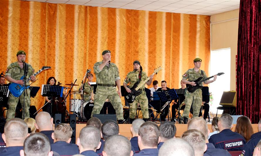 Ансамбль песни и пляски отдельной дивизии имени Ф.Э. Дзержинского выступает с концертной программой в Крыму (видео)