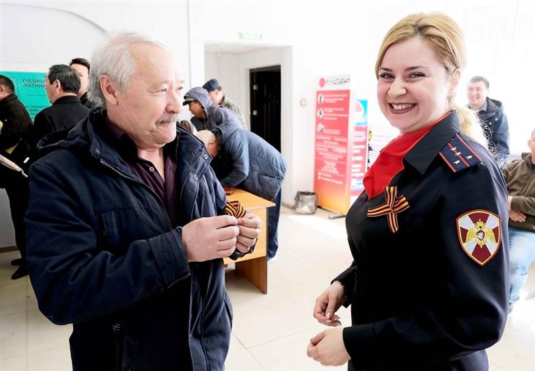 Росгвардейцы Якутии участвуют во всероссийской акции «Георгиевская лента» 