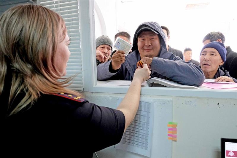 Росгвардейцы Якутии участвуют во всероссийской акции «Георгиевская лента» 