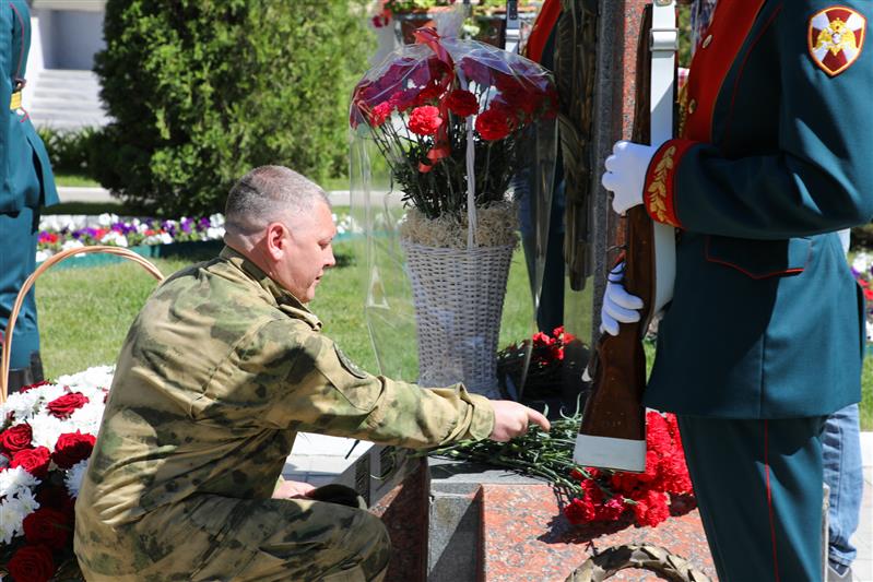 В Саратовском военном институте Росгвардии состоялось торжественное гашение художественной марки, в память о подвиге майора Романа Китанина (фото, видео)