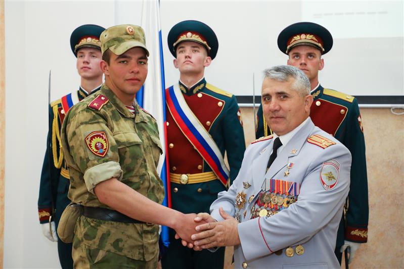 В Саратовском военном институте Росгвардии состоялось торжественное гашение художественной марки, в память о подвиге майора Романа Китанина (фото, видео)