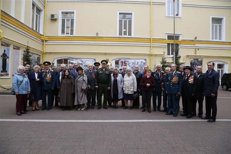 Росгвардейцы Северо-Западного округа поздравили ветеранов Великой Отечественной войны с наступающим Днем Победы
