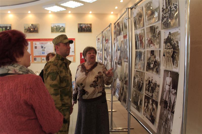 Фотовыставка, экскурсия и «Георгиевская лента»: в бригаде Росгвардии проходит комплекс мероприятий ко Дню Победы для военнослужащих и школьников