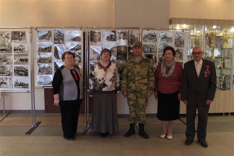 Фотовыставка, экскурсия и «Георгиевская лента»: в бригаде Росгвардии проходит комплекс мероприятий ко Дню Победы для военнослужащих и школьников