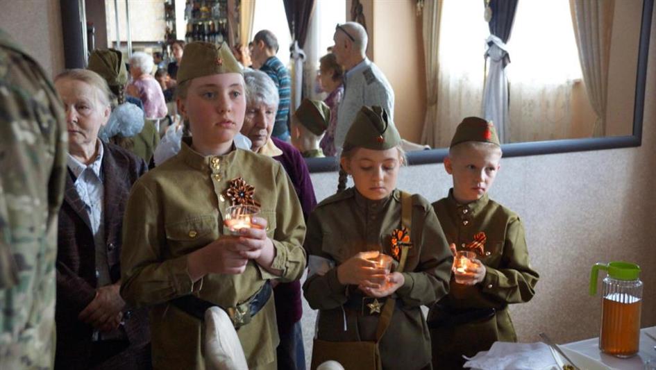 В рамках патриотического проекта «Нам есть чем гордиться» сотрудники камчатского СОБР поздравили ветеранов-фронтовиков с Днем Победы