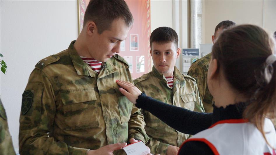Камчатские росгвардейцы приняли  участие во всероссийской акции «Красная гвоздика» 