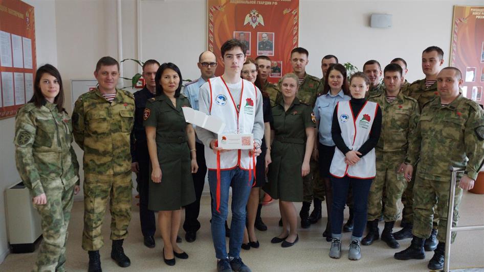 Камчатские росгвардейцы приняли  участие во всероссийской акции «Красная гвоздика» 