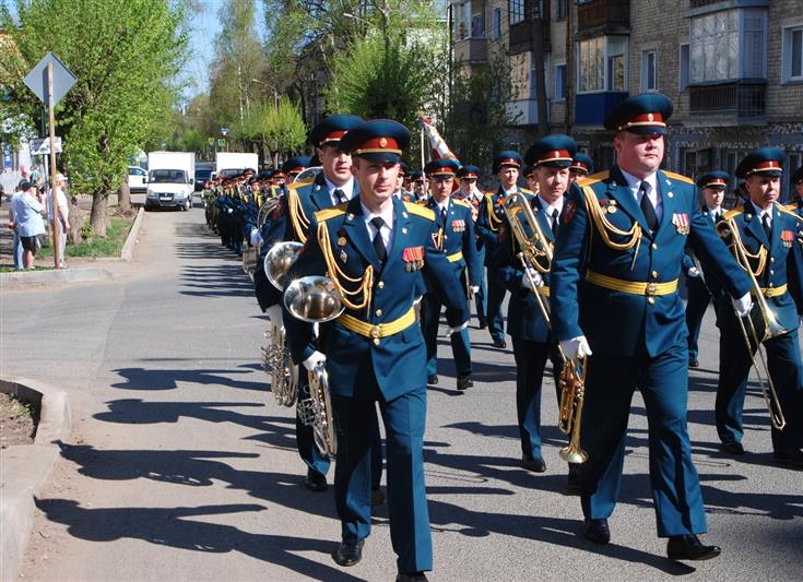 В Кирове военнослужащие Росгвардии приняли участие во всероссийской акции «Мелодии Победы»