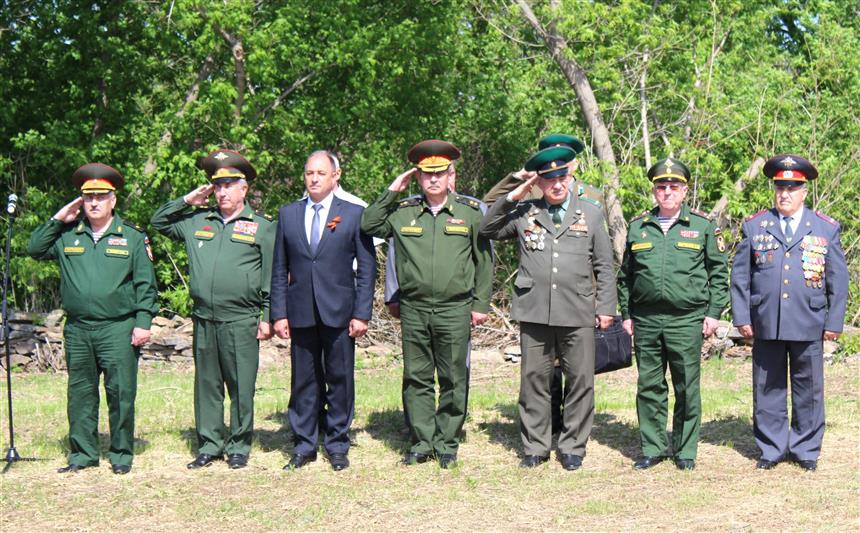 Военнослужащие и ветераны Росгвардии провели памятное мероприятие на малой родине дважды Героя Советского Союза Ивана Фесина (видео)