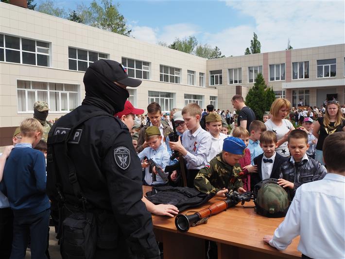 В Белгороде росгвардейцы провели для школьников патриотическую акцию «Я помню, я горжусь»