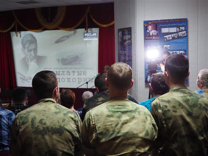 В Белгороде военнослужащим Росгвардии презентовали документальный фильм «Крылатые непокорны»