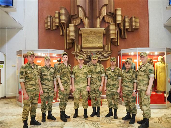 В Белгороде военнослужащим Росгвардии презентовали документальный фильм «Крылатые непокорны»
