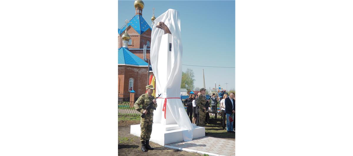 В Чувашии открыли памятник воину правопорядка Герою России Олегу Долгову