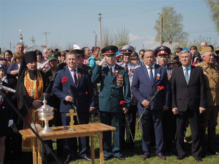 В Чувашии открыли памятник воину правопорядка Герою России Олегу Долгову