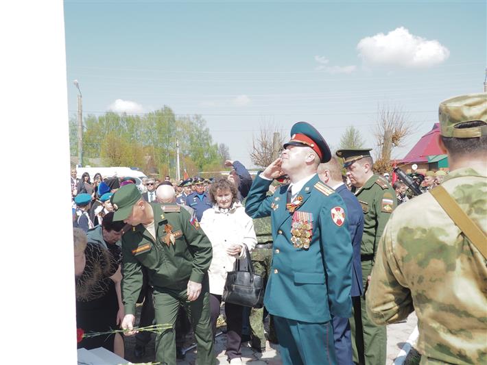 В Чувашии открыли памятник воину правопорядка Герою России Олегу Долгову